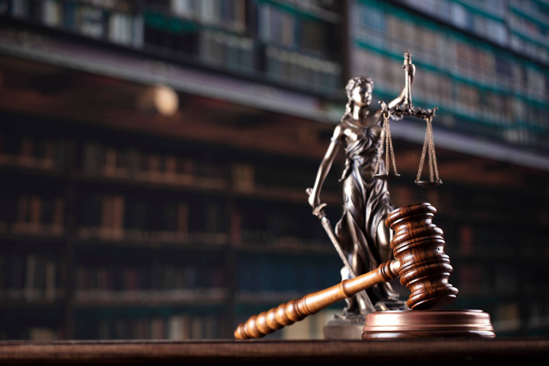 how much do probate lawyers charge